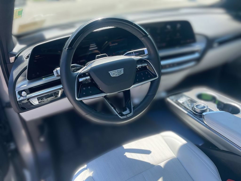 Certified 2024 Cadillac Lyriq Luxury AWD/4WD image 9