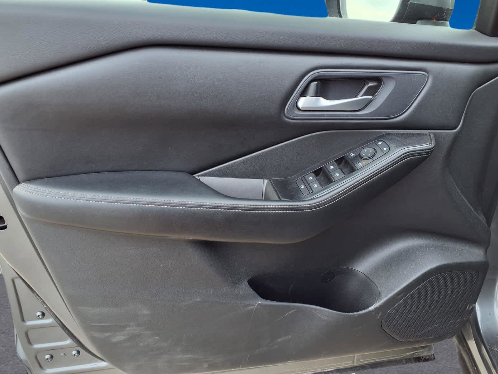 Used 2024 Nissan Rogue SV FWD image 11