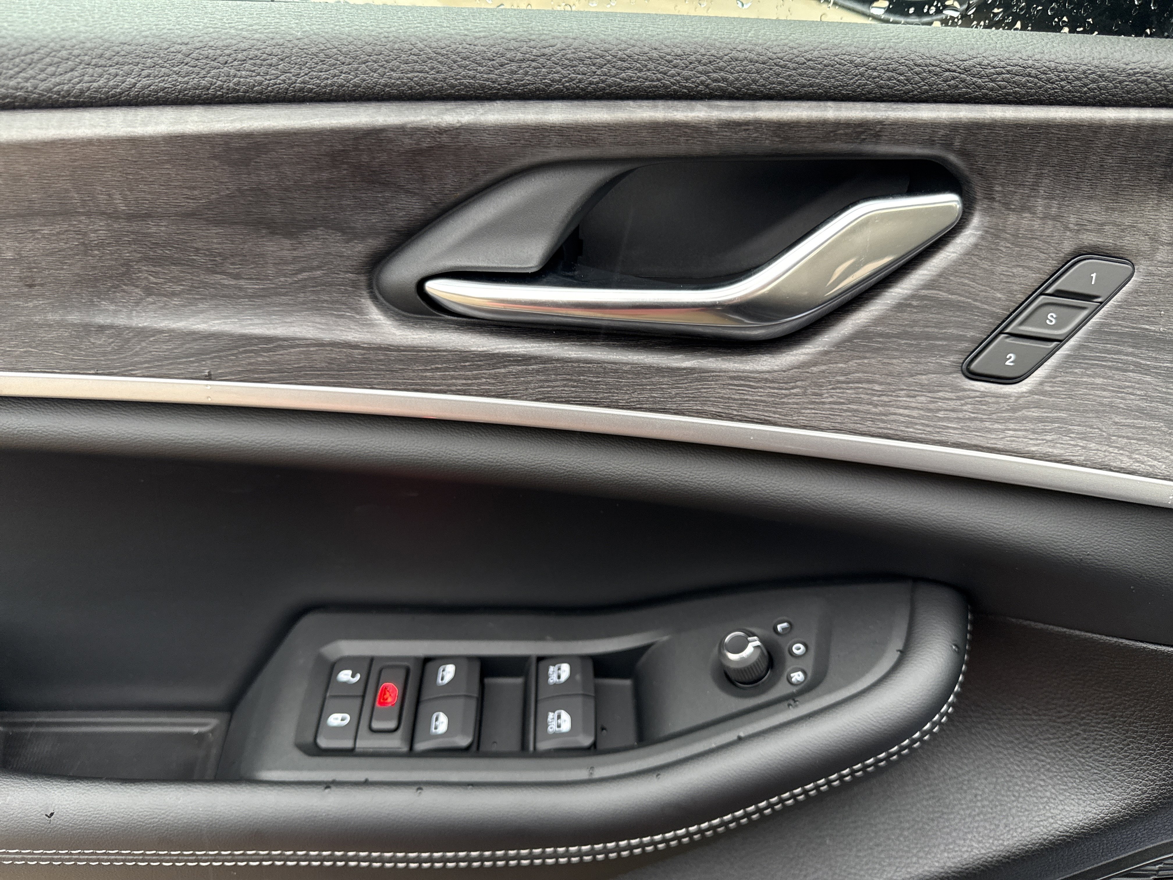 New 2025 Jeep Grand Cherokee Limited w/ Luxury Tech Group II image 13