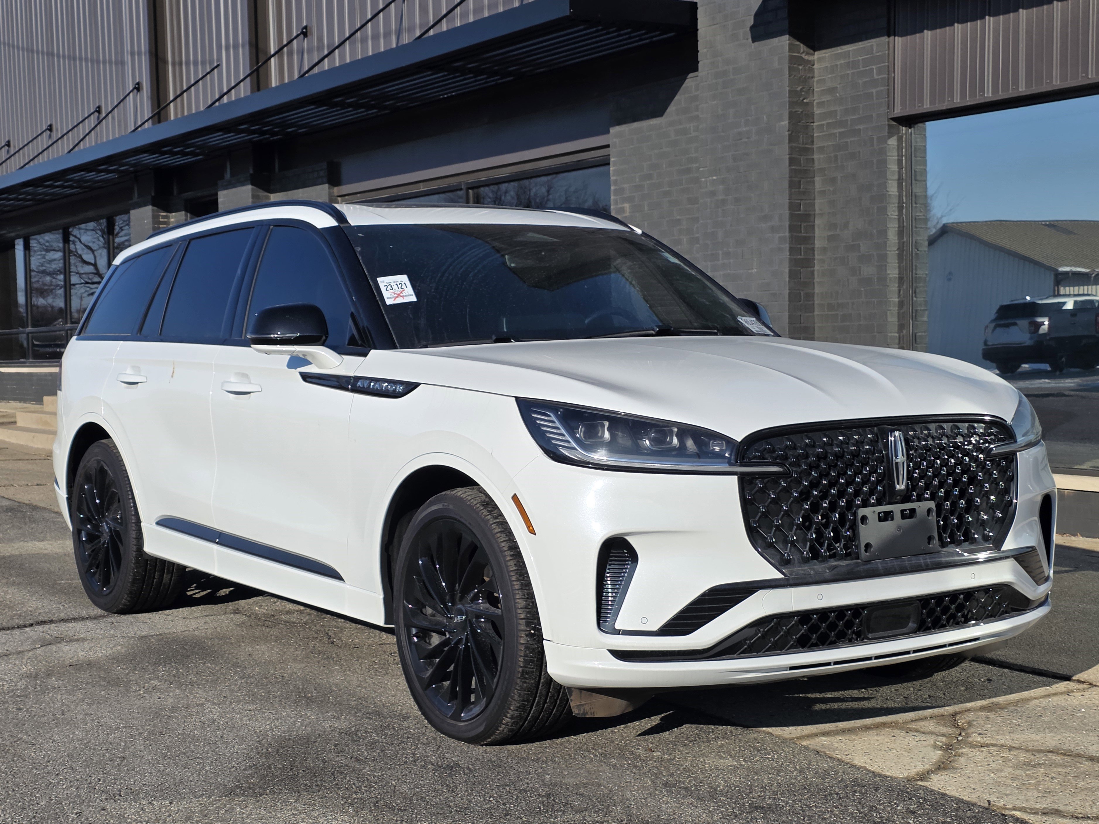 Used 2025 Lincoln Aviator Reserve w/ Equipment Group 201A image 3