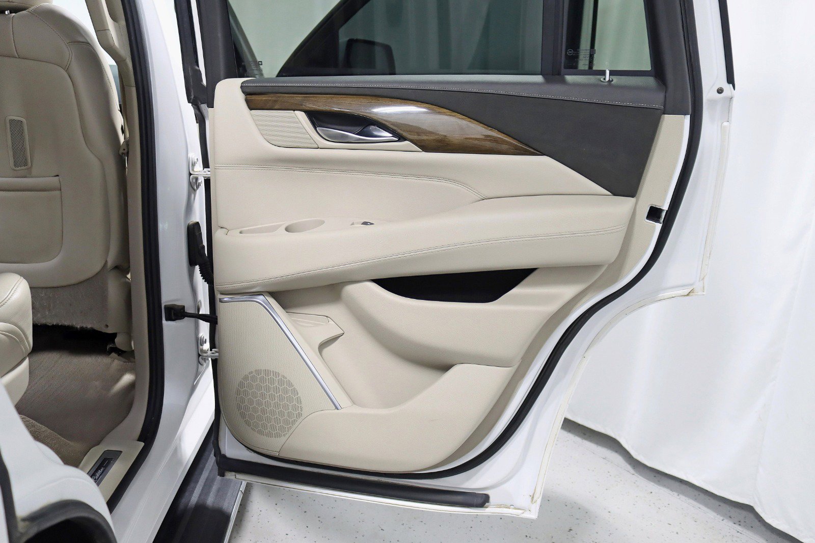 Used 2020 Cadillac Escalade Luxury AWD/4WD image 39