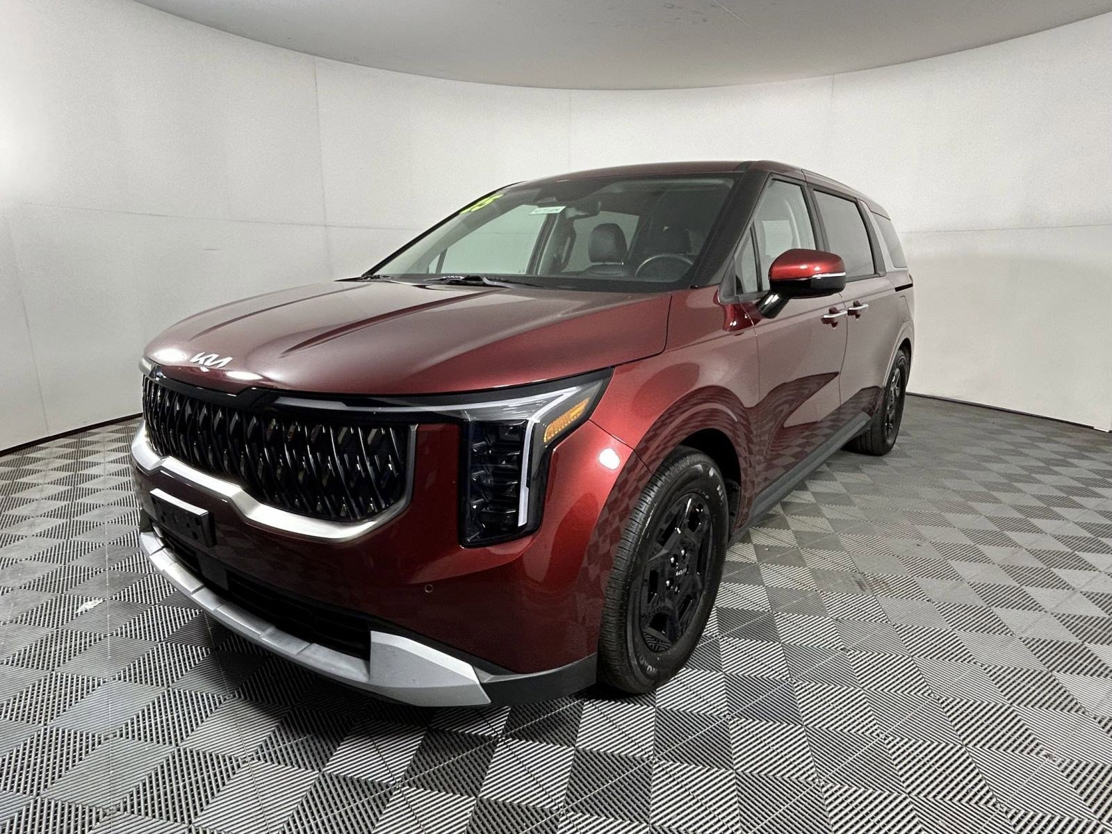 Certified 2025 Kia Carnival LXS image 3