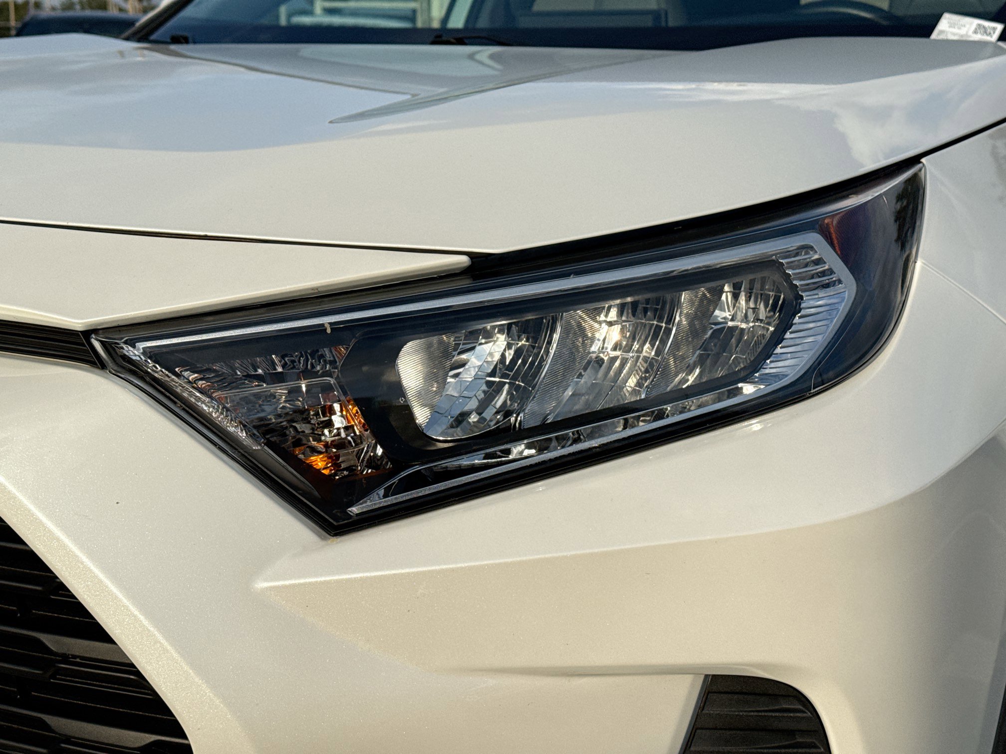 Used 2021 Toyota RAV4 XLE Premium image 9