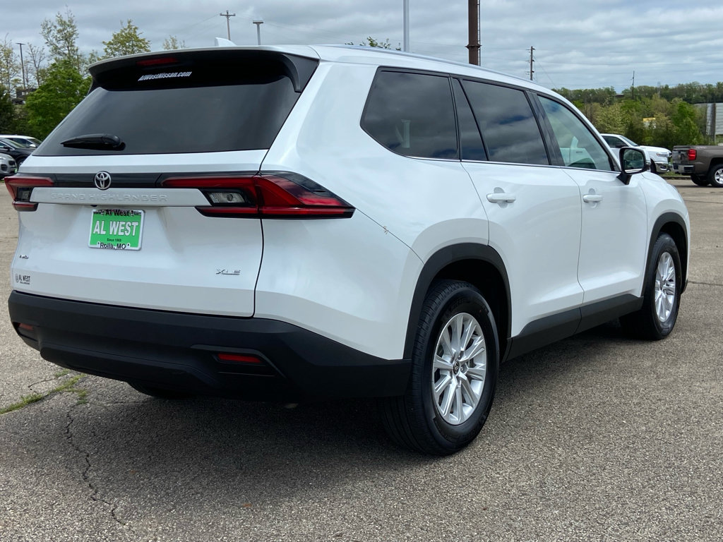 Used 2025 Toyota Grand Highlander AWD image 5