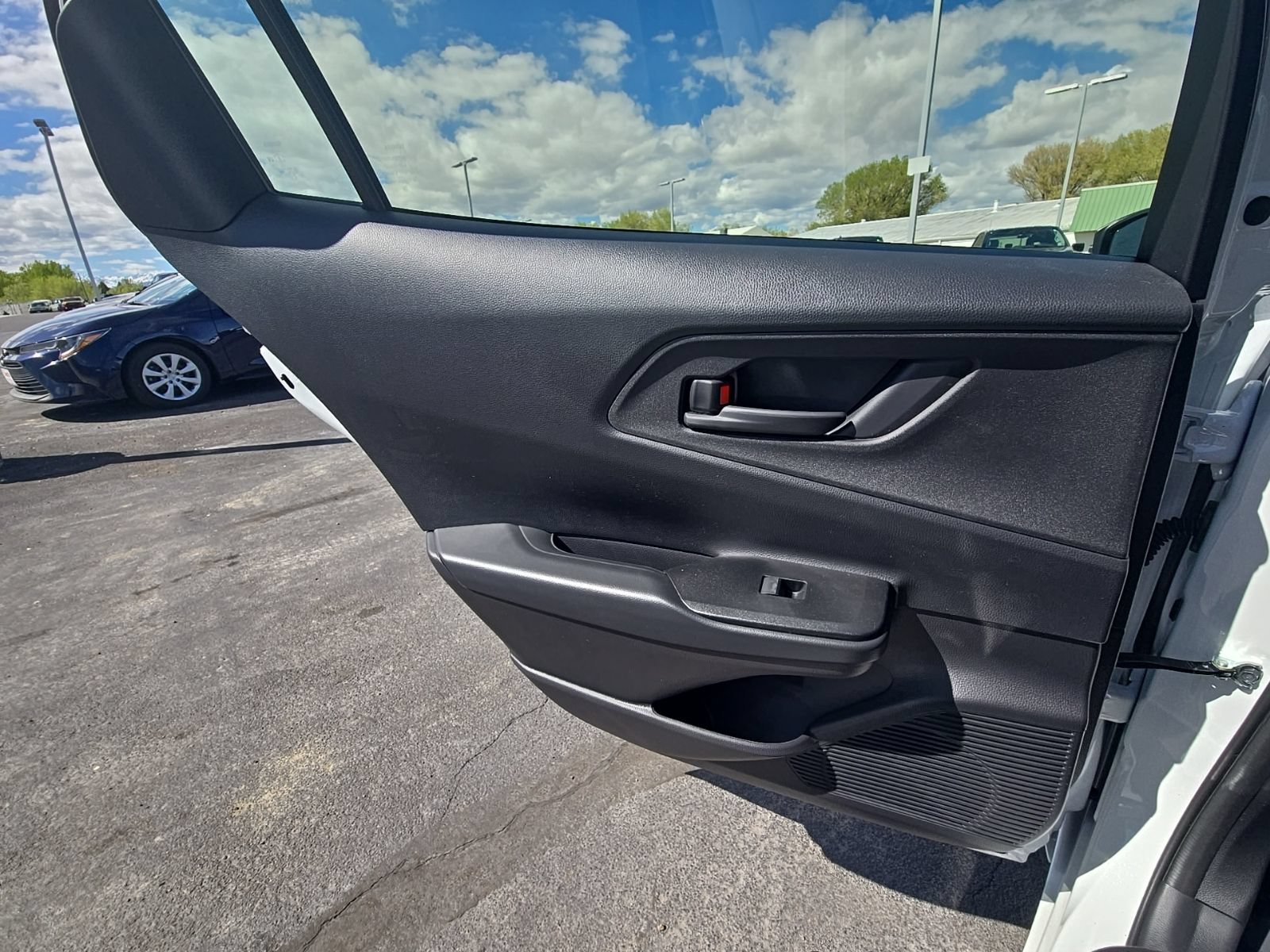 New 2025 Toyota Prius Plug-In Hybrid FWD image 28