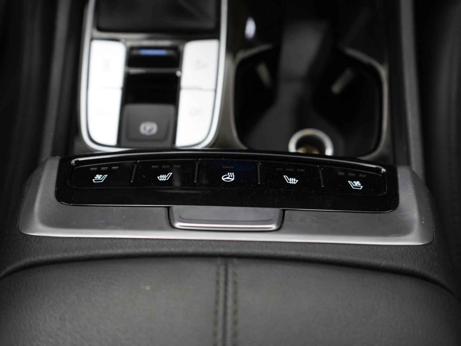 Used 2022 Hyundai Santa Cruz Limited image 18