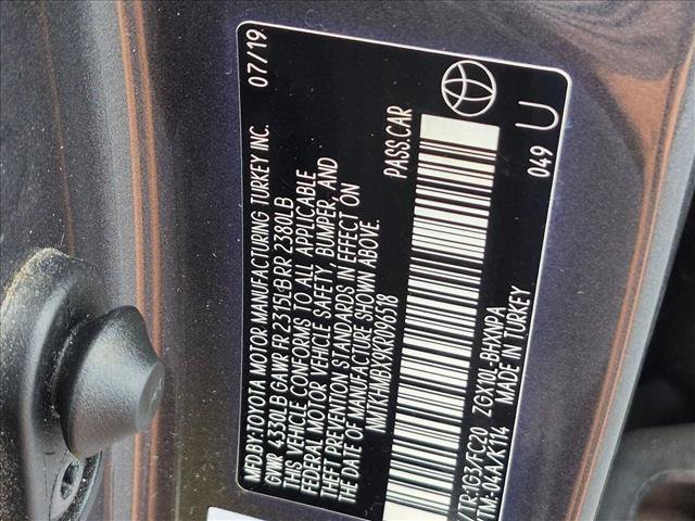 Used 2019 Toyota C-HR LE FWD image 15