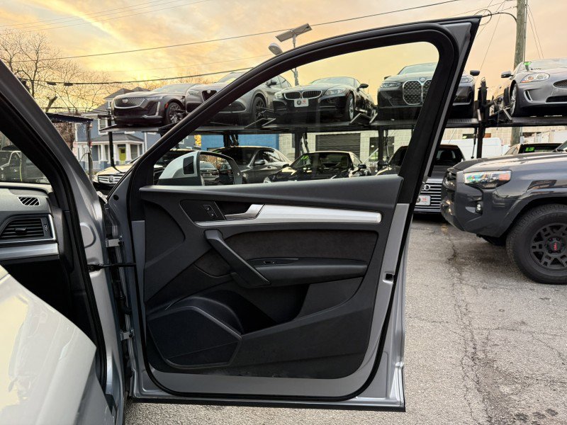 Used 2018 Audi SQ5 Premium Plus w/ Navigation Package image 13