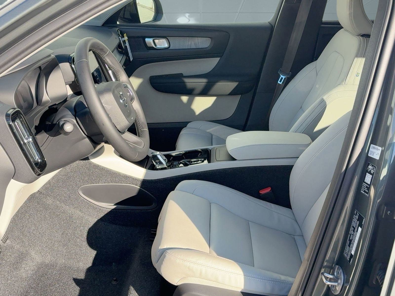 New 2026 Volvo XC40 B5 Plus w/ Protection Package Premier image 5