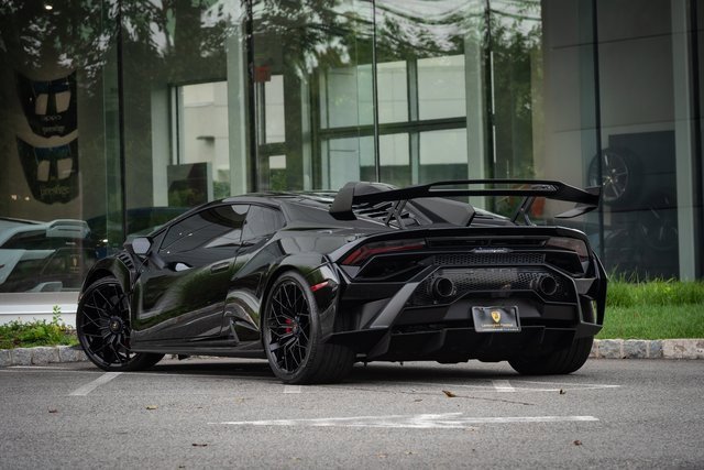 Used 2022 Lamborghini Huracan STO image 24
