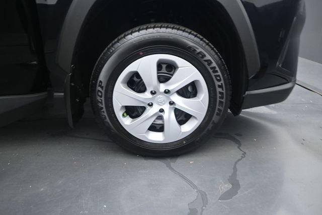Used 2025 Toyota RAV4 LE AWD/4WD image 16