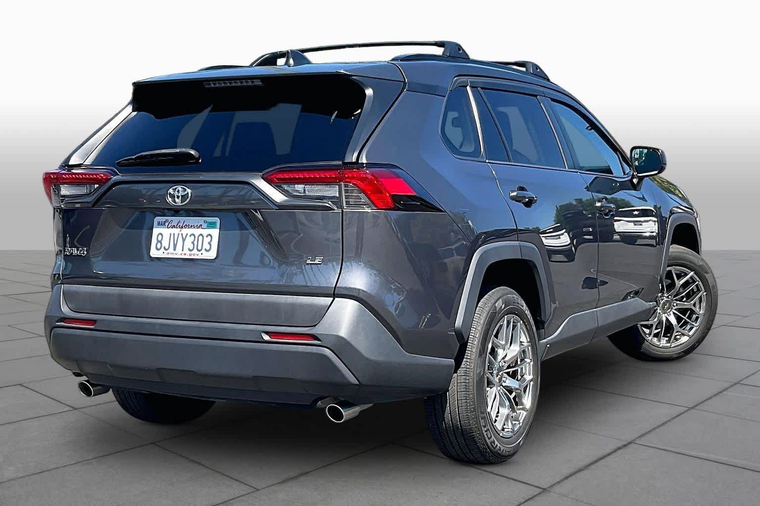Used 2019 Toyota RAV4 LE w/ Carpet Mat Package FWD image 12