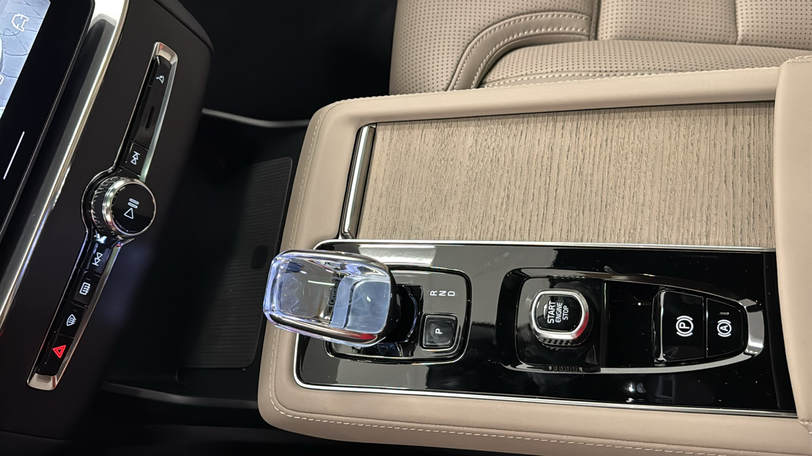 New 2027 Volvo XC90 T8 Ultra AWD/4WD image 19