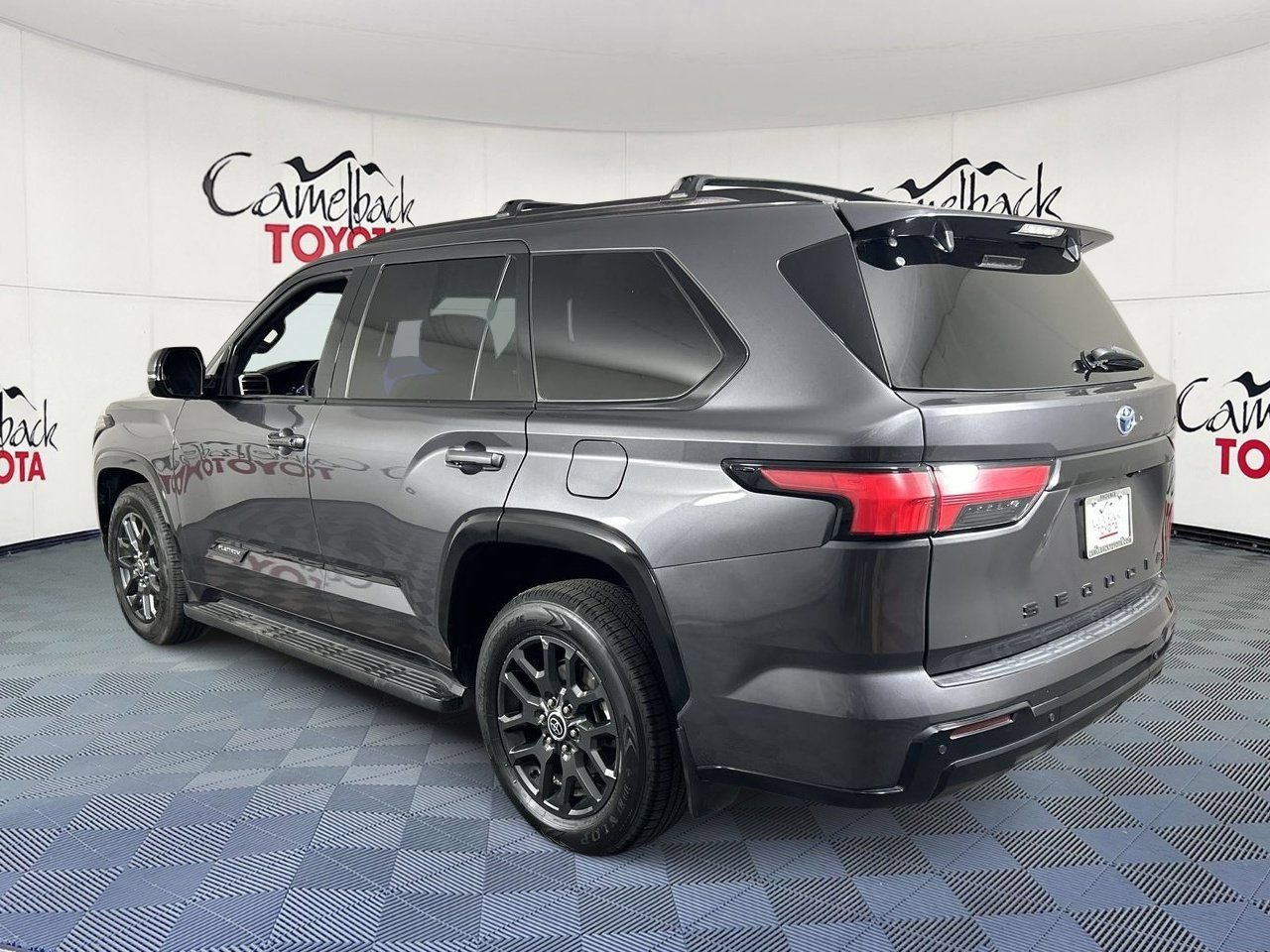Used 2023 Toyota Sequoia Platinum AWD/4WD image 5