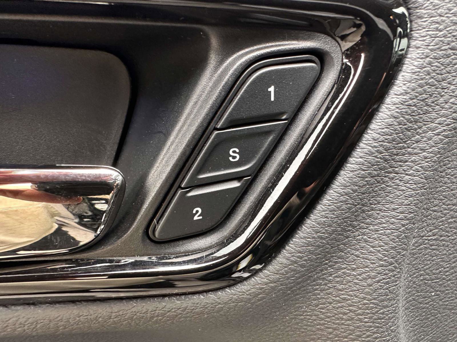 Used 2022 Dodge Durango R/T w/ Blacktop Package AWD/4WD image 11