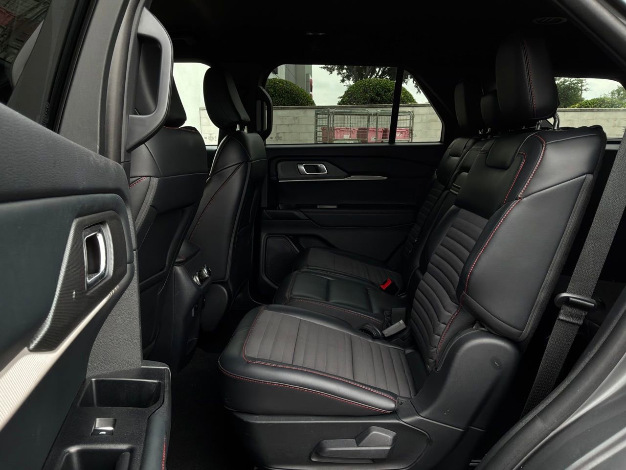 Used 2025 Ford Explorer ST-Line w/ ST-Line Street Pack AWD/4WD image 12