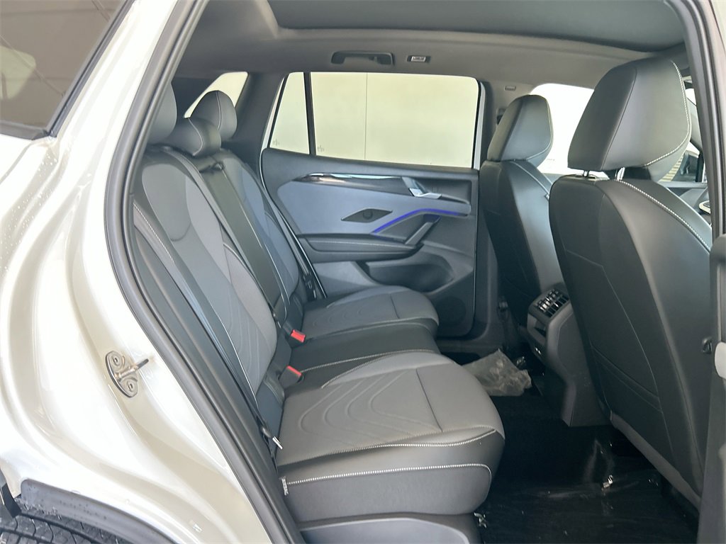 New 2026 Volkswagen Tiguan SE R-Line image 40