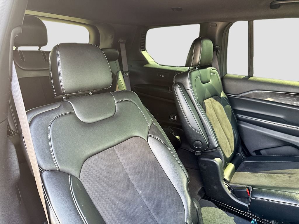 Used 2023 Jeep Grand Cherokee L Laredo image 24