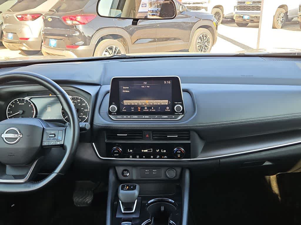 Used 2025 Nissan Rogue SV FWD image 14