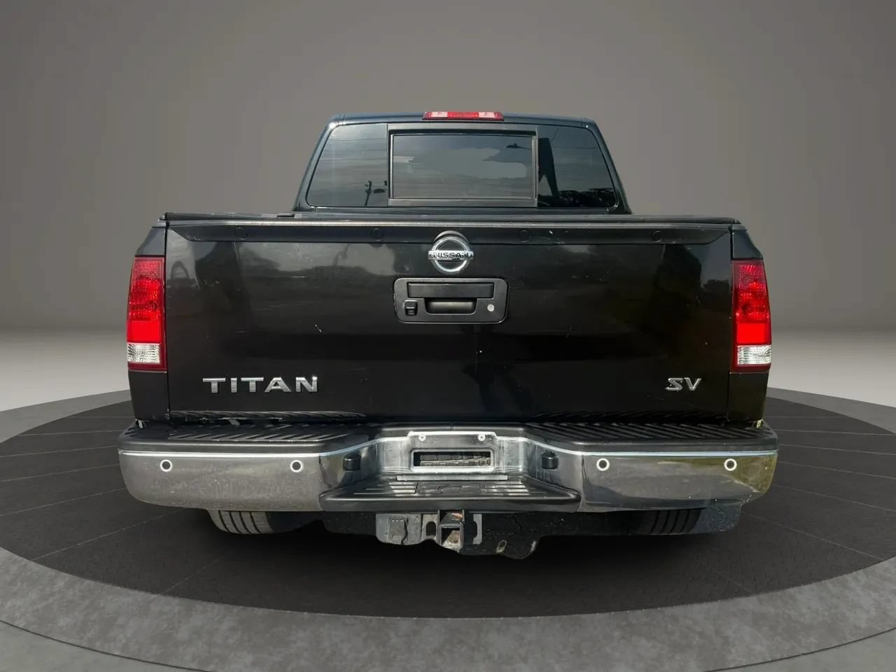 Used 2015 Nissan Titan SV w/ SV Value Truck Package RWD image 9