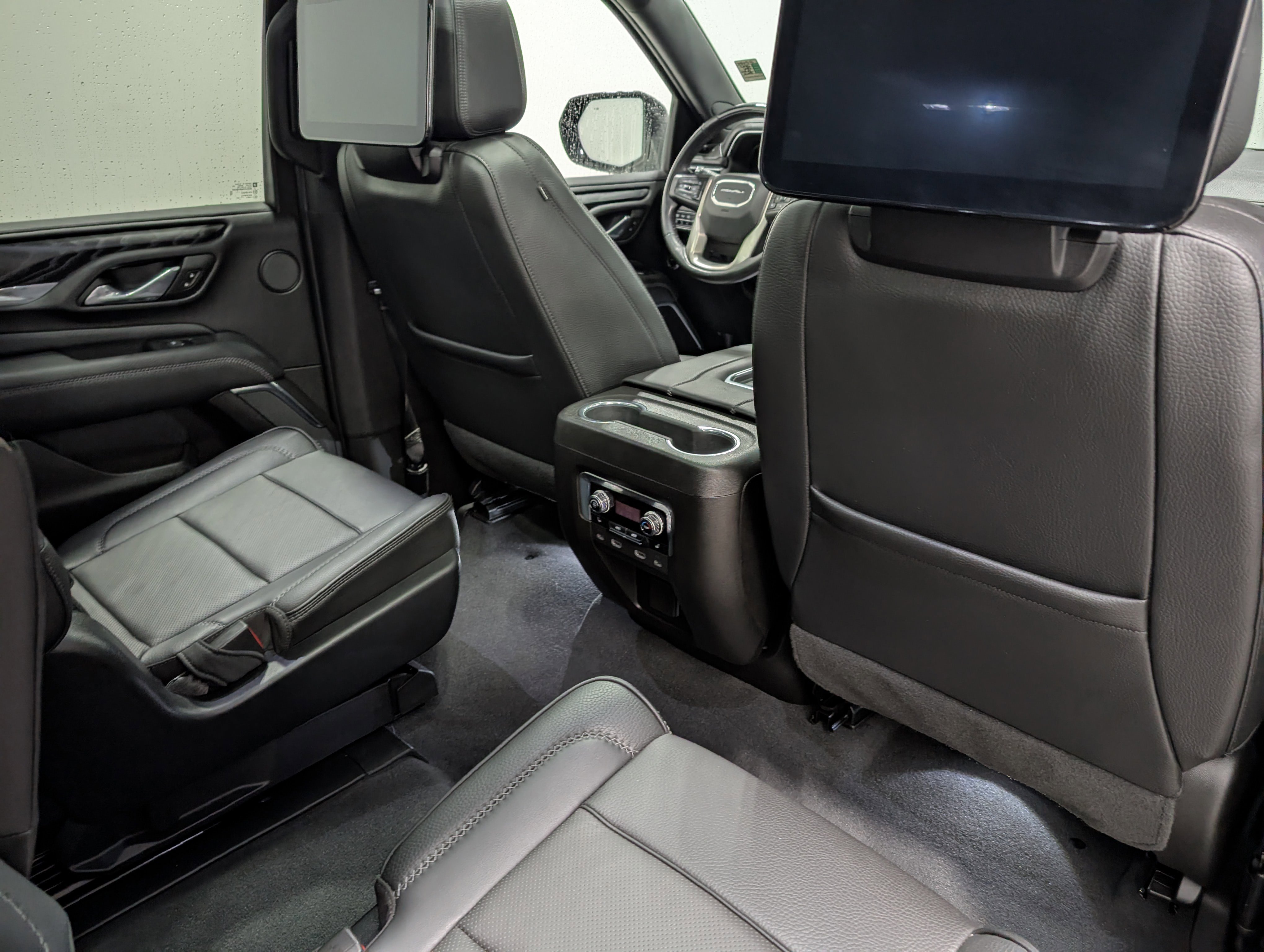 Used 2023 GMC Yukon XL Denali w/ Advanced Technology Package AWD/4WD image 21