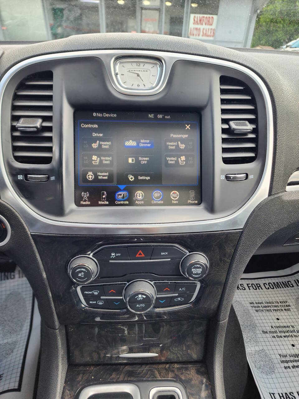 Used 2016 Chrysler 300 C w/ Harman/Kardon Audio Group AWD/4WD image 14
