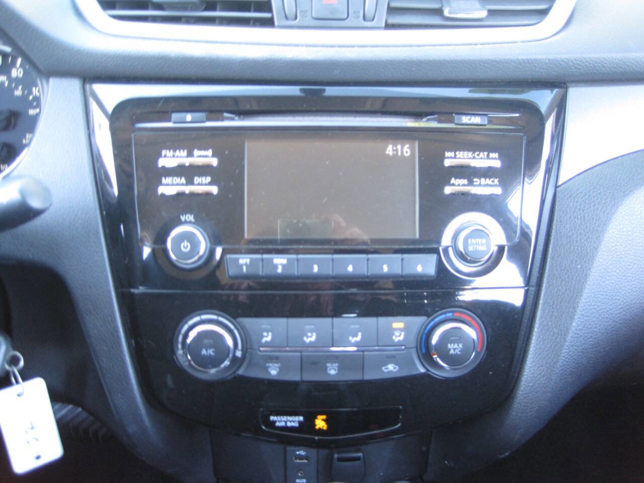 Used 2016 Nissan Rogue S image 33