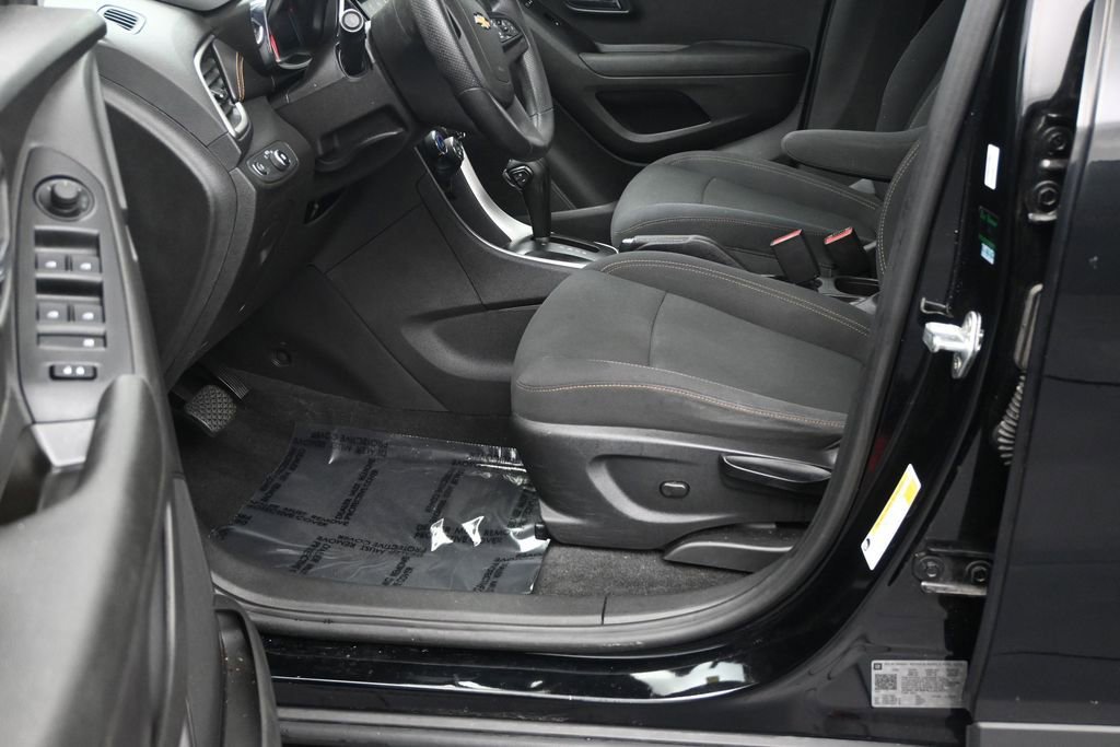 Used 2020 Chevrolet Trax LS FWD image 11