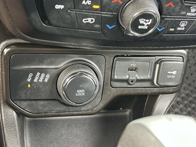 Used 2022 Jeep Renegade Latitude w/ Convenience Group AWD/4WD image 30