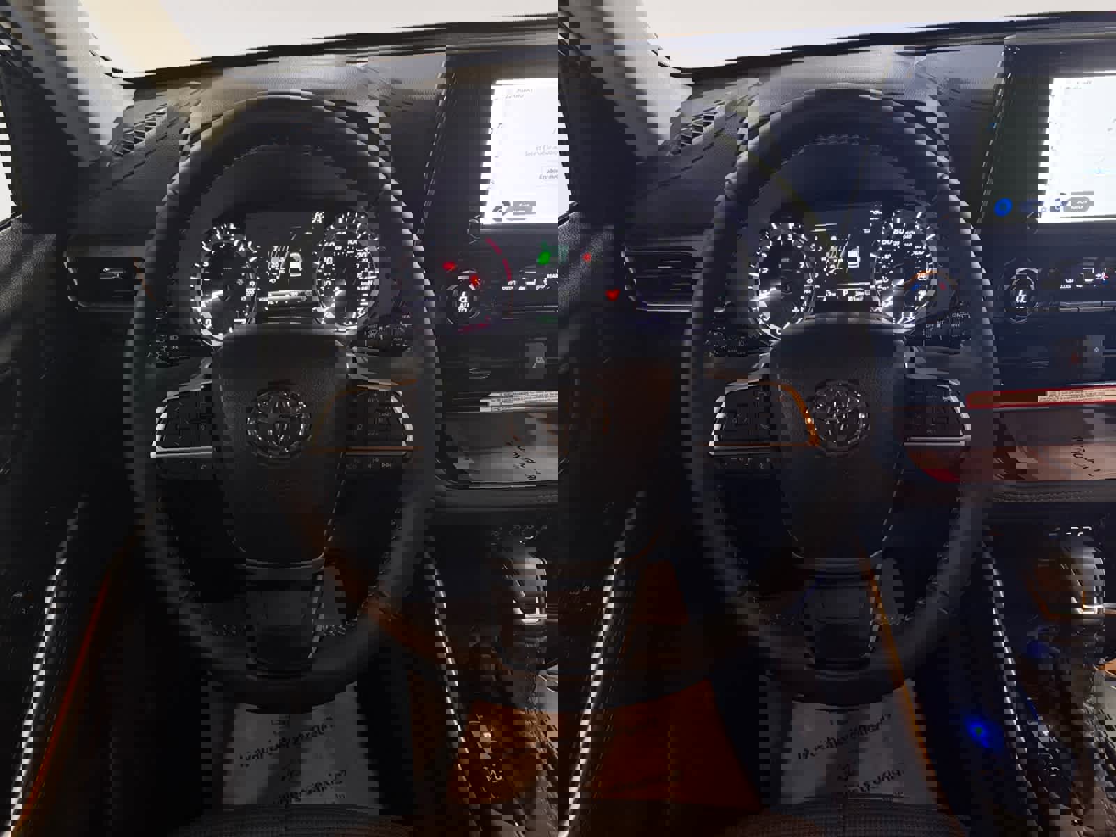 Used 2025 Toyota Highlander LE image 16