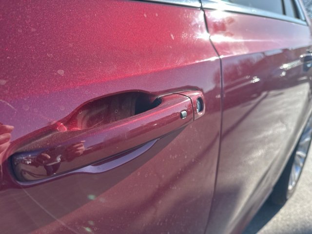 Used 2018 Chrysler 300 Touring L image 3