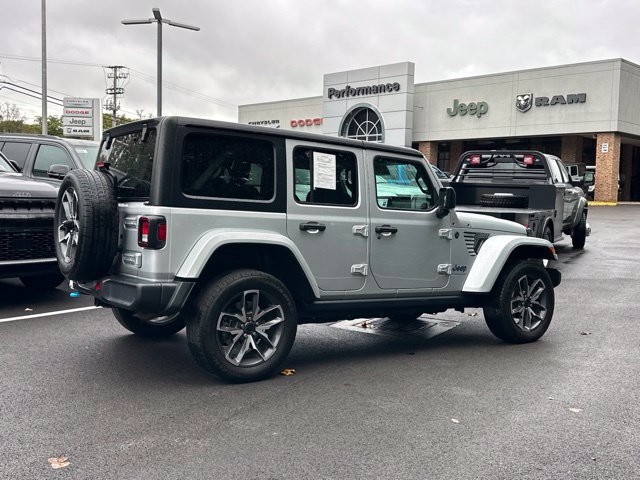 Used 2024 Jeep Wrangler Unlimited w/ Convenience Group AWD/4WD image 18