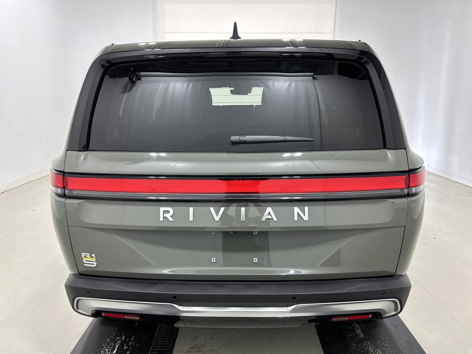Used 2022 Rivian R1S Launch Edition Quad AWD/4WD image 4