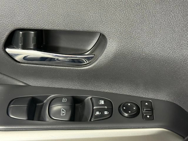 Used 2020 Nissan Kicks SR w/ SR Premium Package FWD image 16
