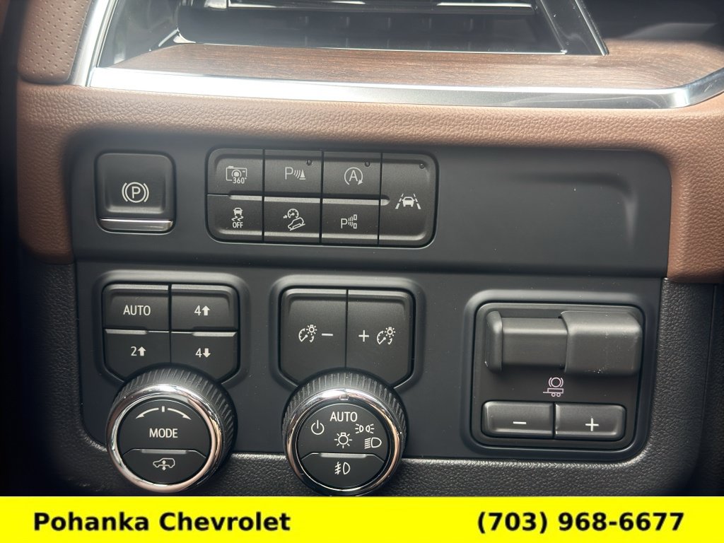 New 2026 Chevrolet Suburban High Country AWD/4WD image 14