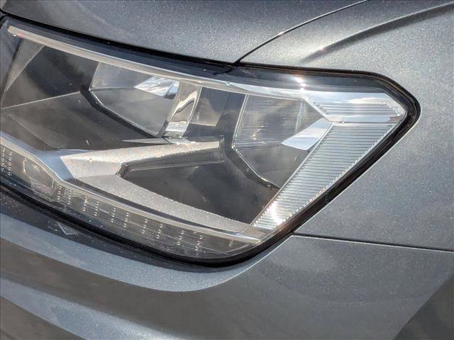 Used 2021 Volkswagen Tiguan SE image 9