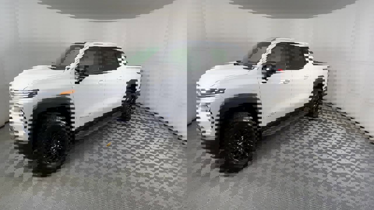New 2025 Chevrolet Silverado EV LT image 65