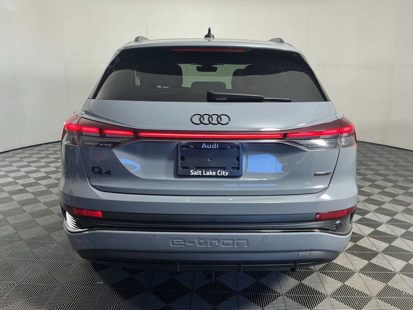 Used 2024 Audi Q4 e-tron Prestige AWD/4WD image 7