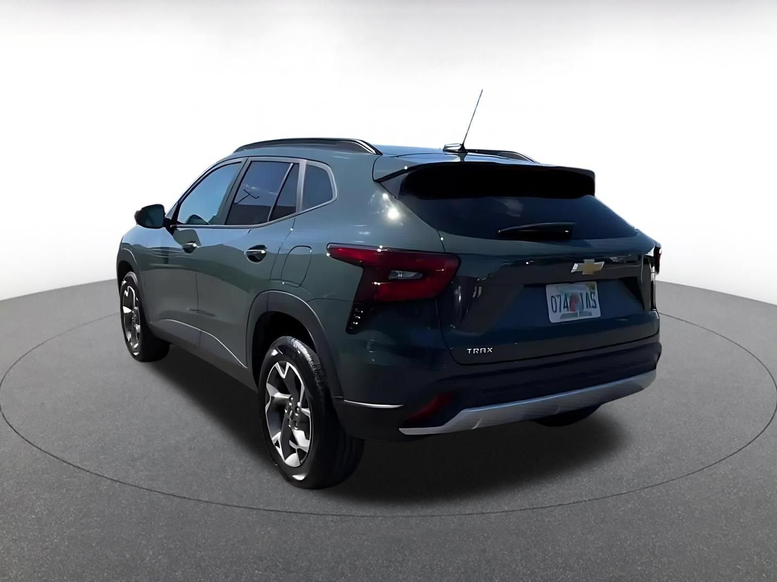 Used 2025 Chevrolet Trax LT FWD image 11