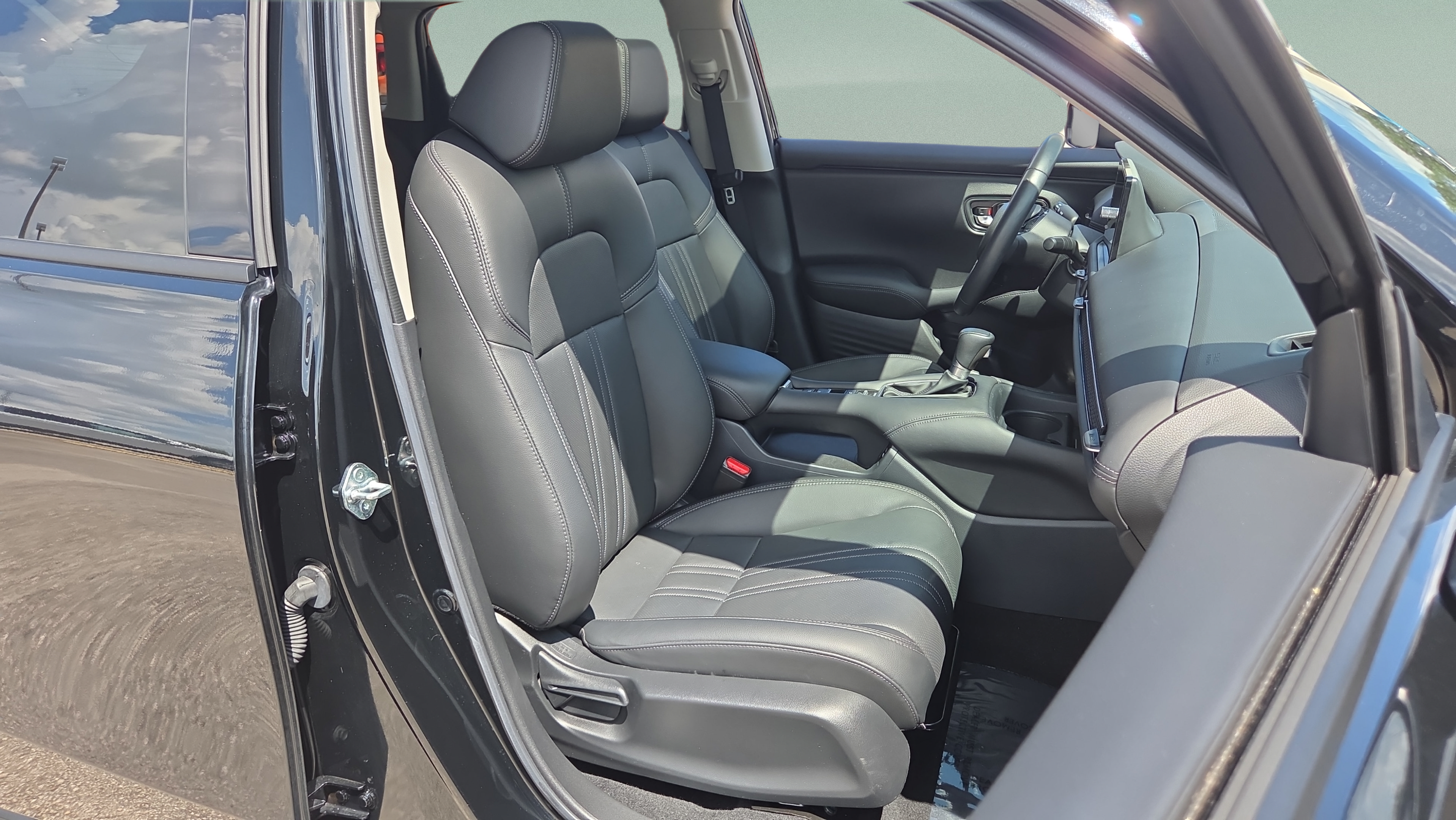 Certified 2025 Honda HR-V EX-L image 17