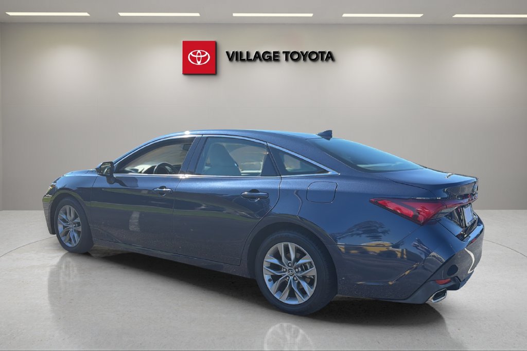 Certified 2019 Toyota Avalon XLE w/ Moonroof Package FWD image 3