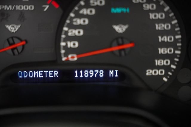 Used 2000 Chevrolet Corvette Convertible w/ Memory Pkg RWD image 9
