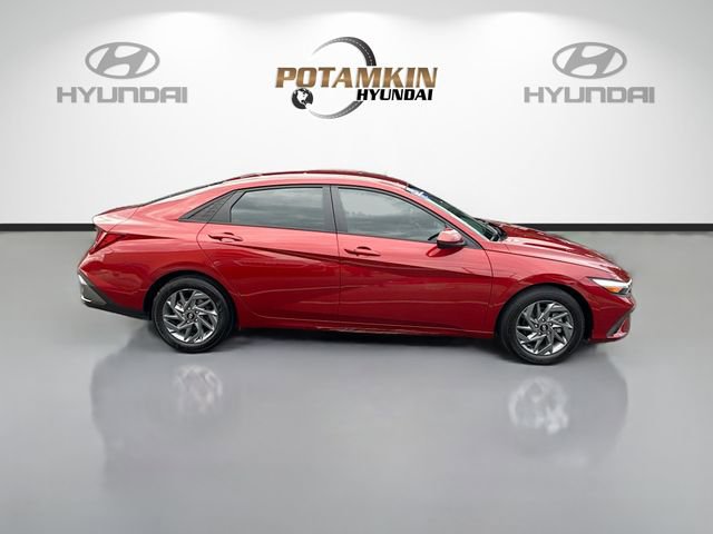 Certified 2024 Hyundai Elantra SEL FWD image 4