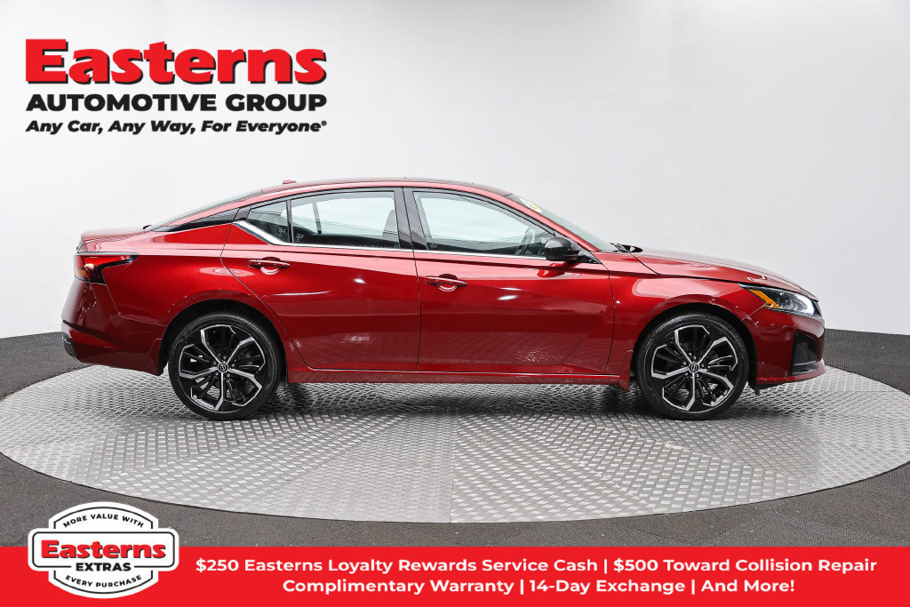 Used 2023 Nissan Altima 2.5 SR w/ SR Premium Package AWD/4WD image 5