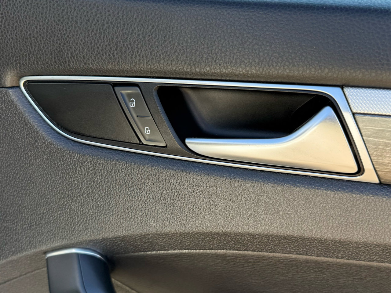 Used 2017 Volkswagen Passat 1.8T SE image 18