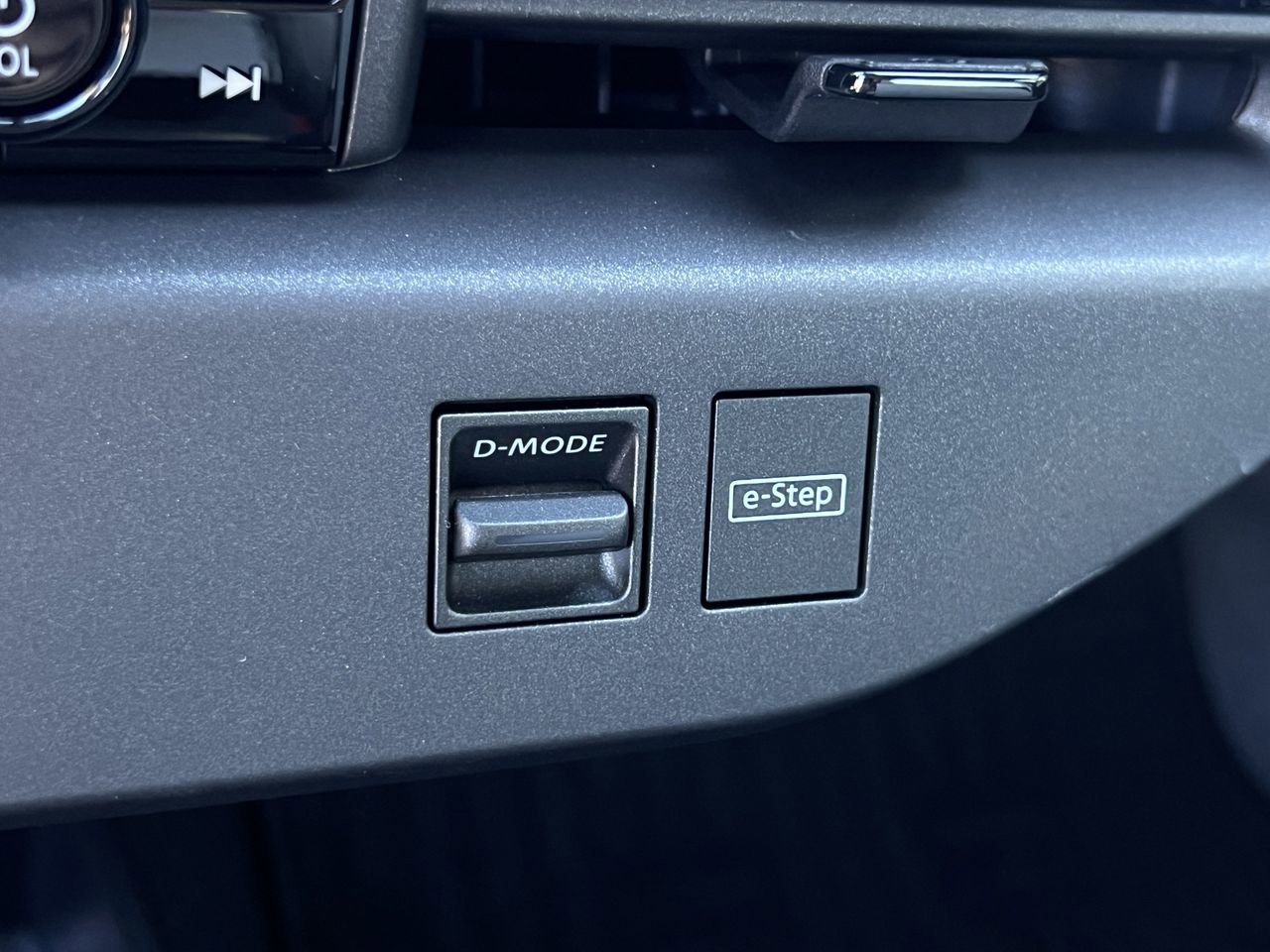 New 2026 Nissan Leaf Platinum+ w/ Cargo Package (Platinum+) image 10