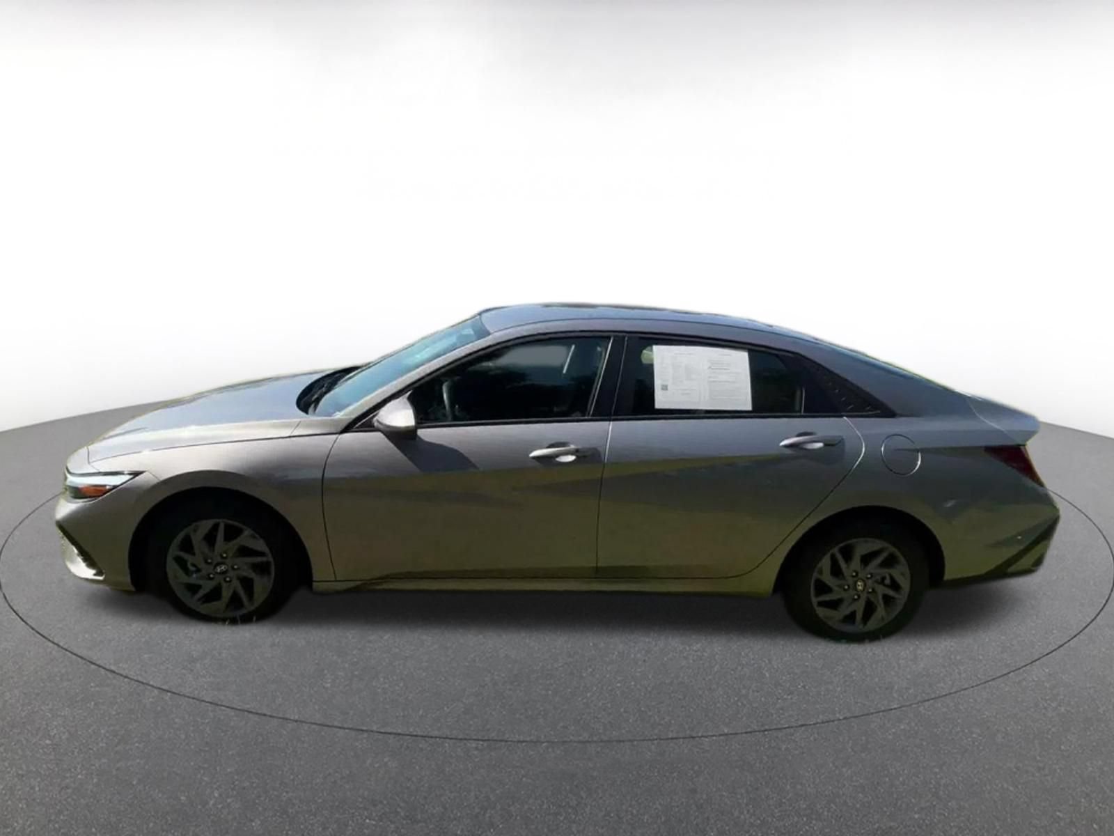 Used 2026 Hyundai Elantra Hybrid FWD image 8