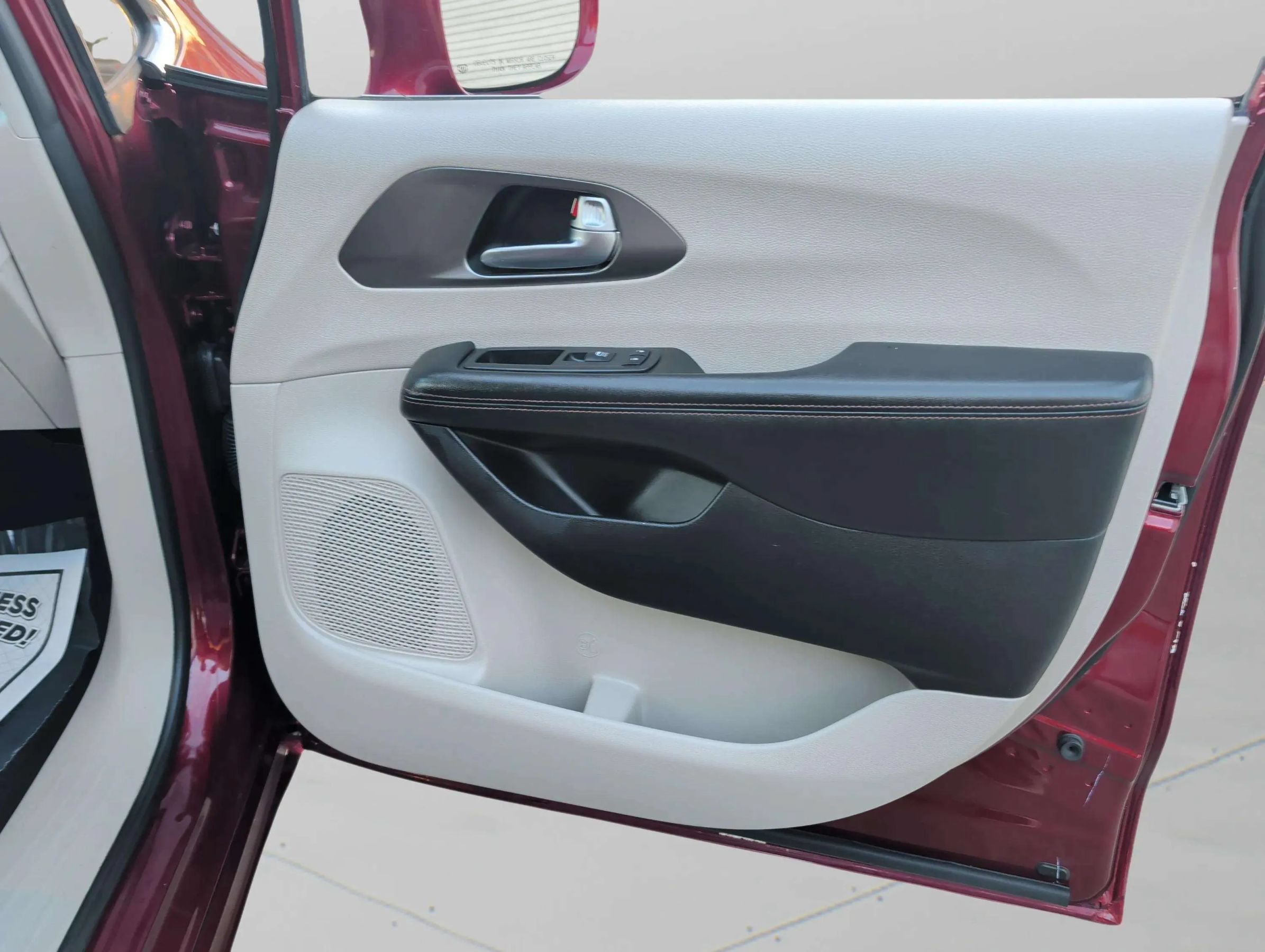 Used 2020 Chrysler Pacifica Touring-L FWD image 17