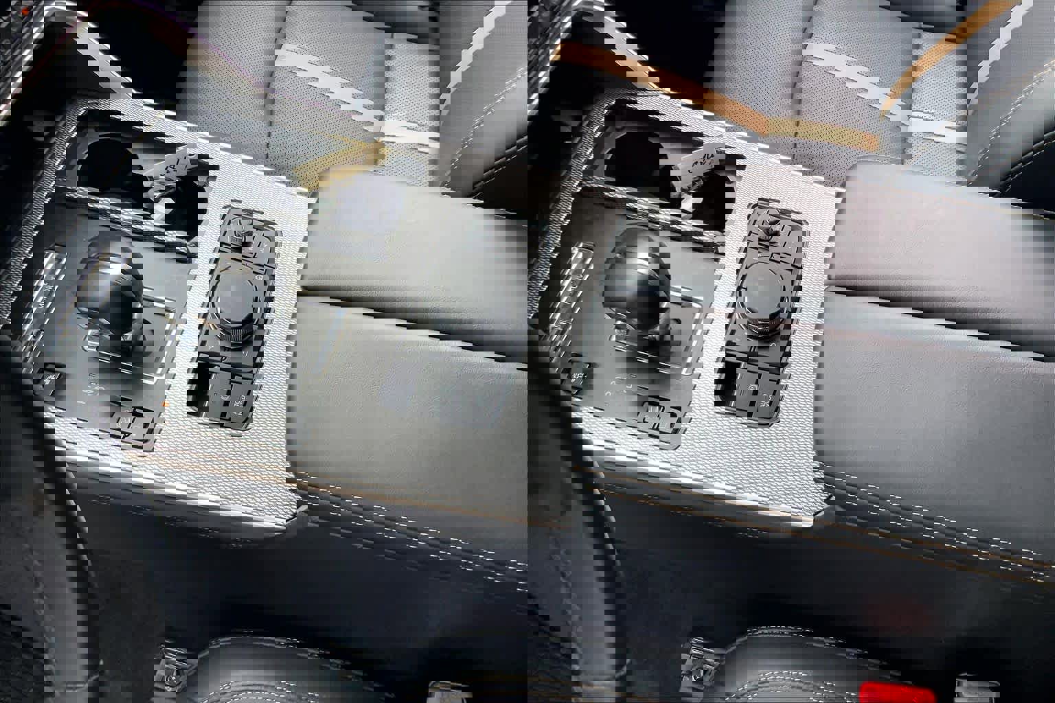 Used 2025 MAZDA CX-70 Plug-In Hybrid w/ Premium Plus AWD/4WD image 16