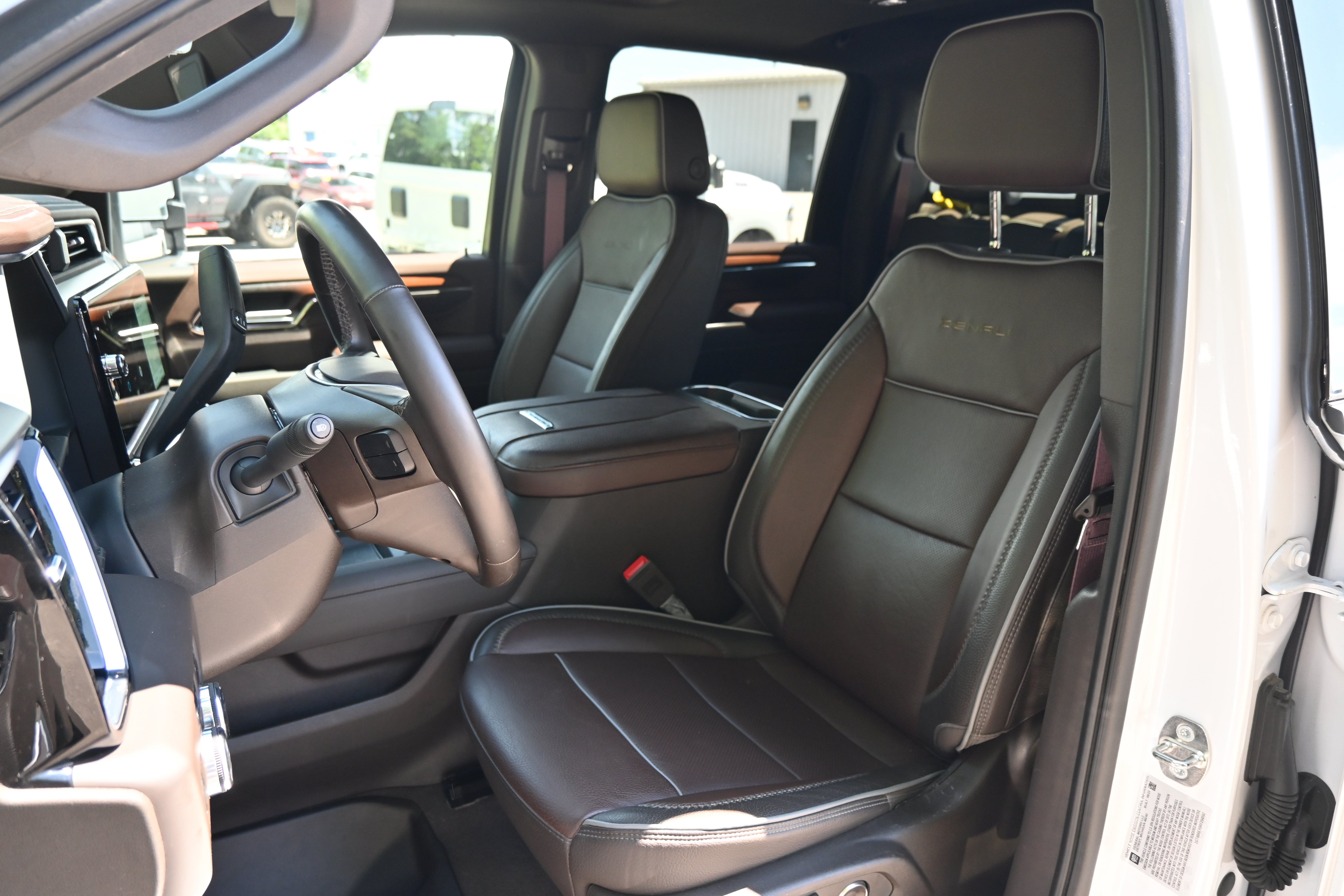 Used 2024 GMC Sierra 2500 Denali w/ Denali Reserve Package AWD/4WD image 7
